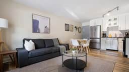 1BR  King East Liberty Apt | Parking - Image 4