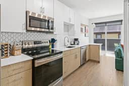 Lux Apt W/Gym | Near Uptown - Image 3