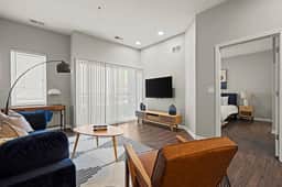 2BR, Balcony, Walk to Attractions - Image 5