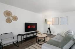 King Bed near Midtown | Encanto Park - Image 3
