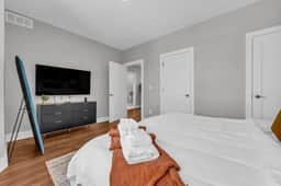 Full Home Group Getaway Sleeps 8 - Image 4