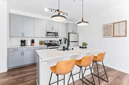 1Bed Apt, Gym | Lowry Hill | Theater - Image 5