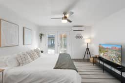 Studio with King Bed Mins. to Encanto Park & Phoenix Zoo - Image 3