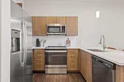 Walkable Downtown 2 Bed with Balcony - Image 5