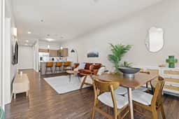 Walkable Downtown 2 Bed with Balcony - Image 3