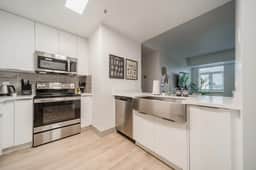 Lux 3BR w 3 King Beds, Downtown, Parking - Image 3