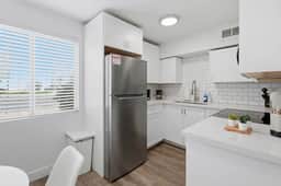 1 King BR | Near State Fair, Parks & Phoenix Zoo - Image 3
