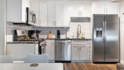 2BR East Liberty ,Walkable, Parking - Image 5