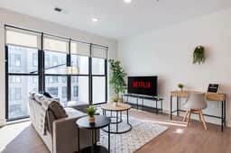 Downtown Apt Steps from Dining-3 beds - Image 5