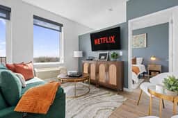 Walkable 1BR | Uptown | Gym - Image 3