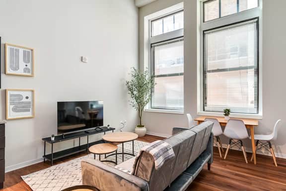 Walkable 2 BR w/ Pool and Gym - Image 5