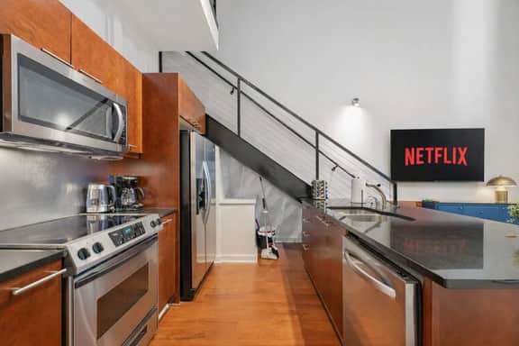 2 Bed Loft with Balcony and City Views - Image 3