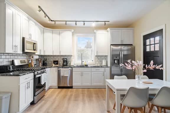 East End Pittsburgh 4 Bedroom Getaway - Image 2