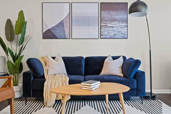 2 Bed Midtown, Accessible, Parking - Image 3