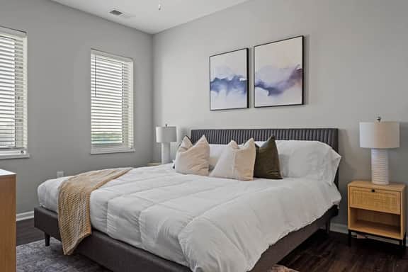2BR, Balcony, Downtown, Gym - Image 3