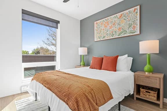 Lux Apt W/Gym | Near Uptown - Image 2