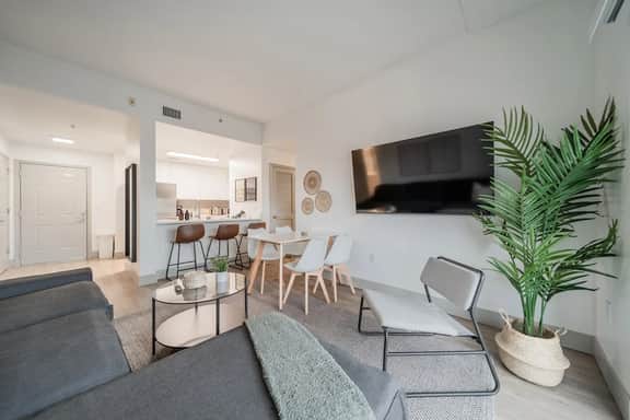 4BR, Walk to NFL with Gym, Parking - Image 4
