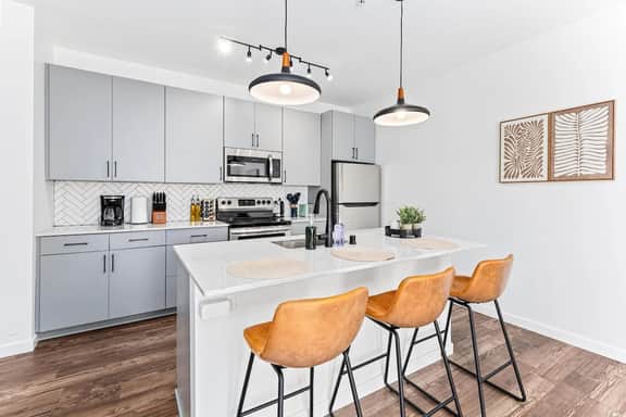 1Bed Apt, Gym | Lowry Hill | Theater - Image 5