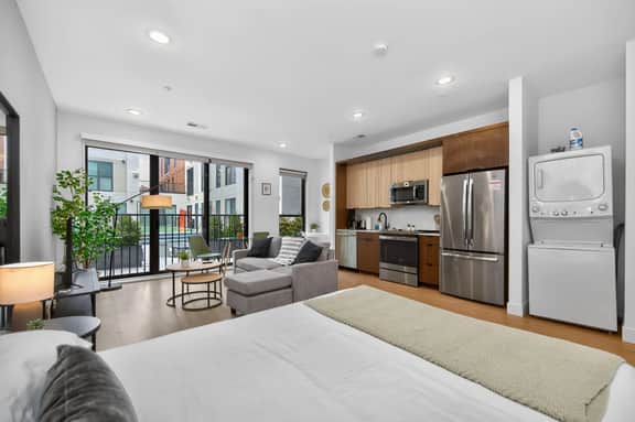 Studio to Downtown w Rooftop - Image 2