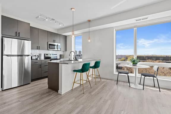 1BR Retreat in Uptown |Walkable | Gym - Image 4