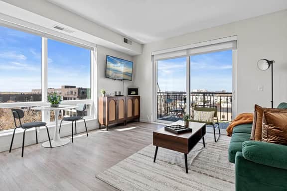 1BR Retreat in Uptown |Walkable | Gym - Image 2