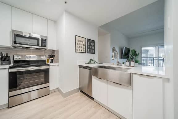 4BR with Balcony and City View + Parking - Image 4