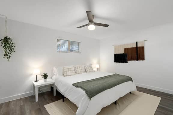Midtown 2 King| Near Roosevelt Row - Image 2