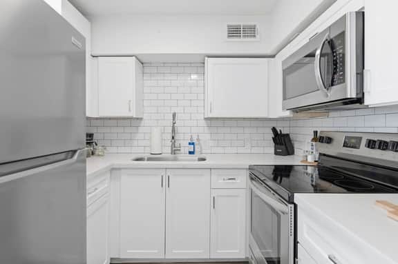 1 King BR | Near State Fair, Parks & Phoenix Zoo - Image 2