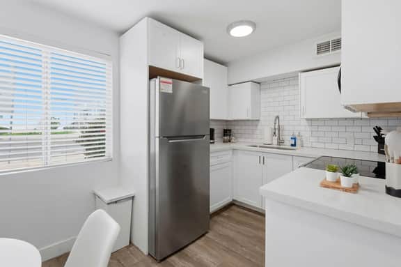 1 King BR | Near State Fair, Parks & Phoenix Zoo - Image 3