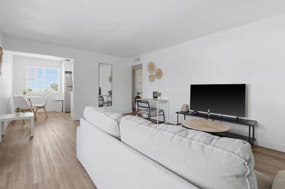 1 King BR | Near State Fair, Parks & Phoenix Zoo - Image 4
