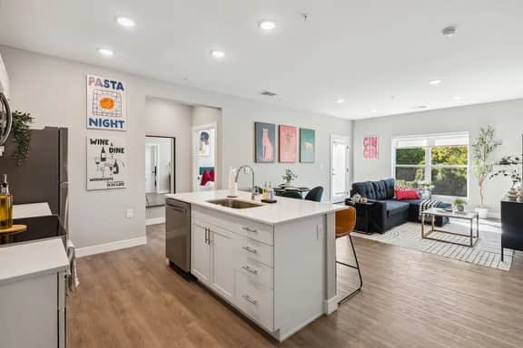 Walkable Apt in Historic Olde Towne w/Parking - Image 3