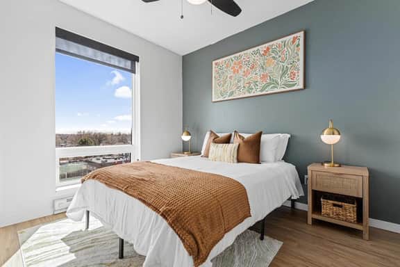 Walkable 1BR | Uptown | Gym - Image 4