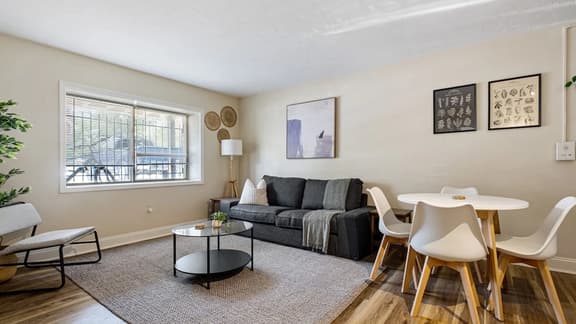 1BR  King East Liberty Apt | Parking - Image 1