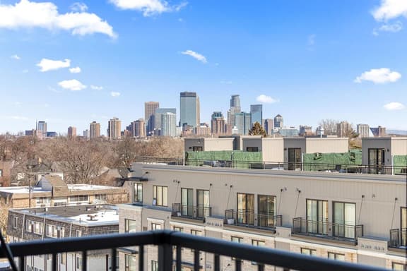 1 Bed |Balcony| Near Down town - Image 1