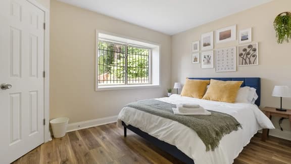 2BR East Liberty Apt | King | Parking - Image 1