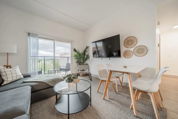 Walkable 3 bed with Balcony,Parking, King Bed - Image 1