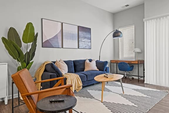 2 Bed Midtown, Accessible, Parking - Image 1