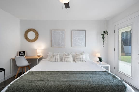 Studio with King Bed Mins. to Encanto Park & Phoenix Zoo - Image 1