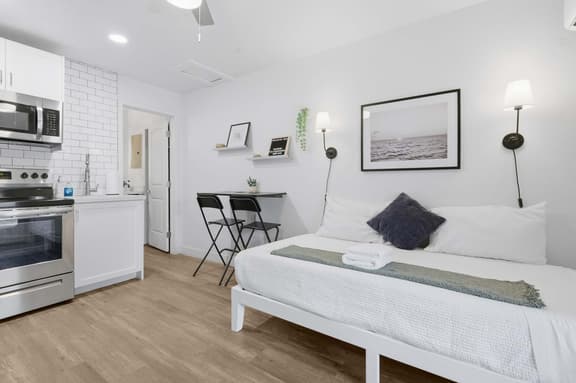 Midtown Studio | Parking | Steps to Roosevelt Row - Image 1