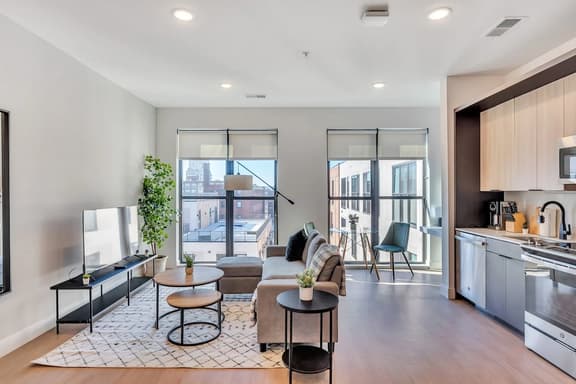 Walkable Studio to Downtown - Image 1