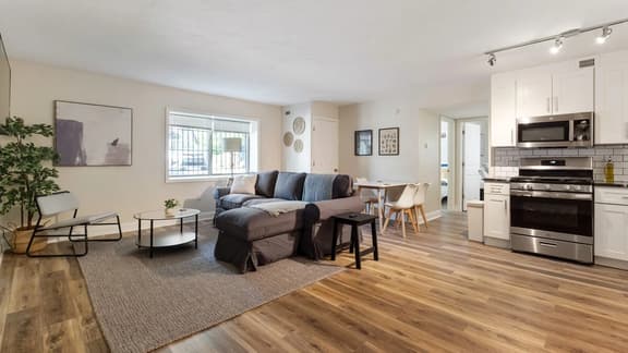 2BR East Liberty ,Walkable, Parking - Image 1