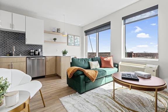 Walkable 1BR | Uptown | Gym - Image 1